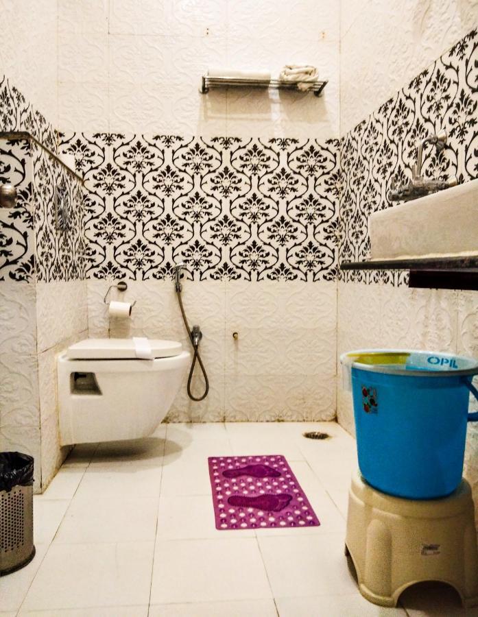 Dwivedi Sri Omkar Palace Inn