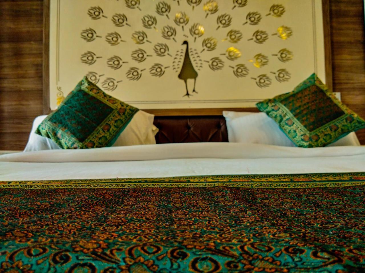 Inn Dwivedi Sri Omkar Palace 3*
