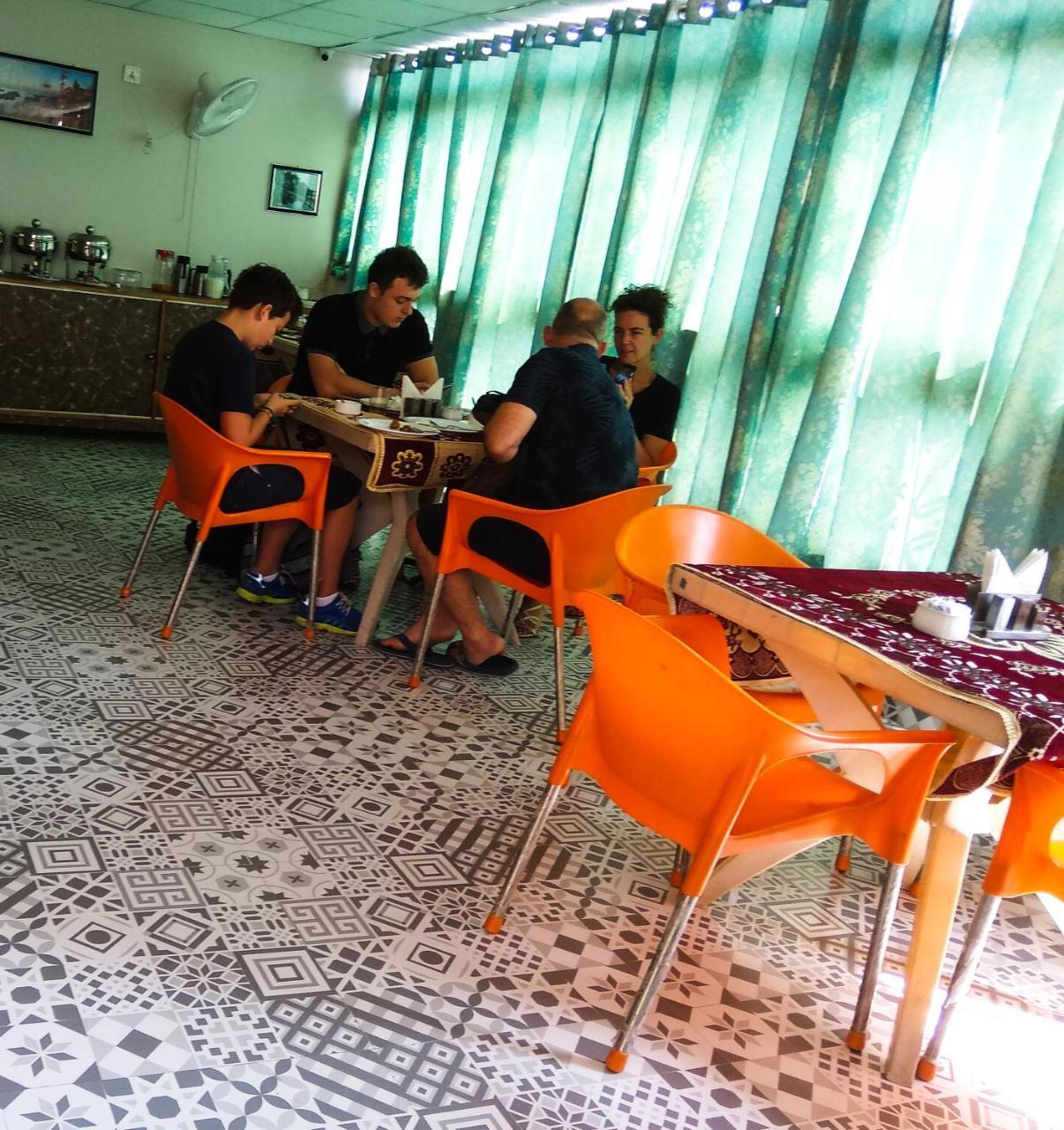 Dwivedi Sri Omkar Palace Inn