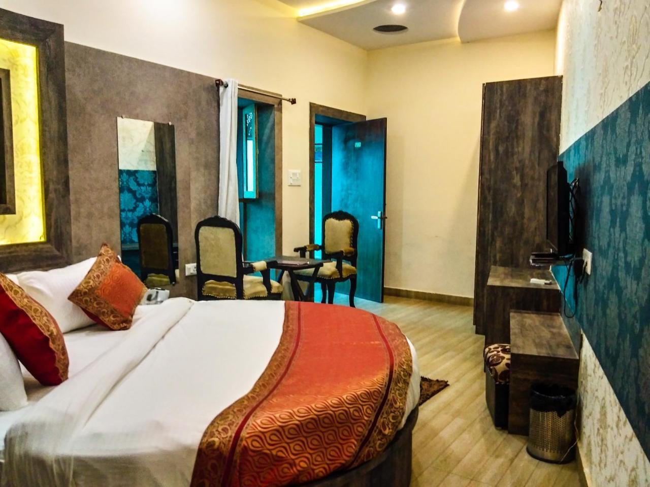Dwivedi Sri Omkar Palace Inn 3*